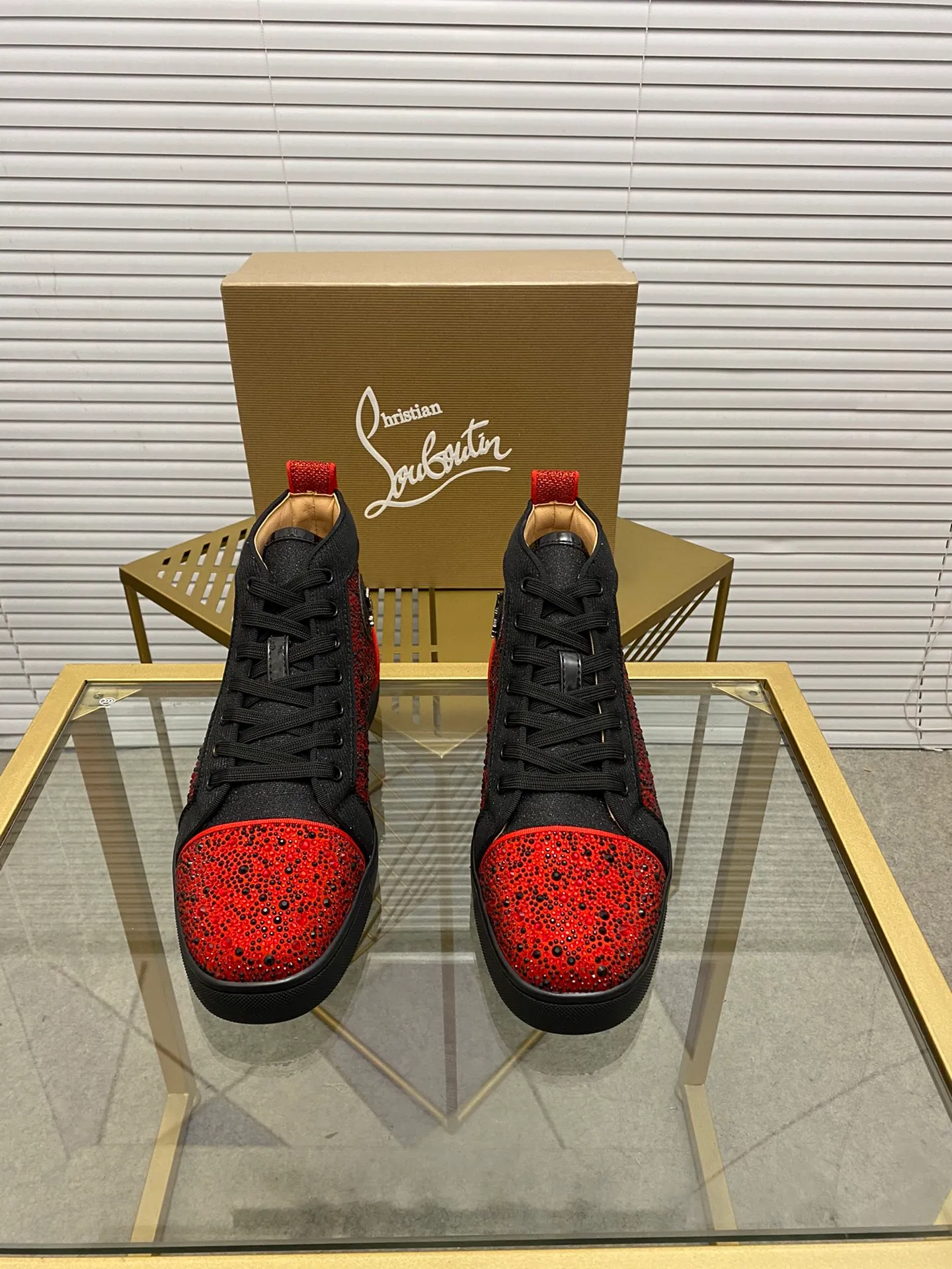 Made to order. Ex-factory price 540. Special material Christian Louboutin (CL red sole shoes) counter series, casual sneakers for couples 📢 📢 📢 Exclusive hot style release 🎈🎈💪 Movable latex feet 👻 Finished large sole car line [Proud] 😝Female 35-40# Male 38#-46, global supply😝 [Top version]: Original imported genuine leather upper, top original leather lining, original molded TPU outsole, original 1:1 detail processing, original shoe last,